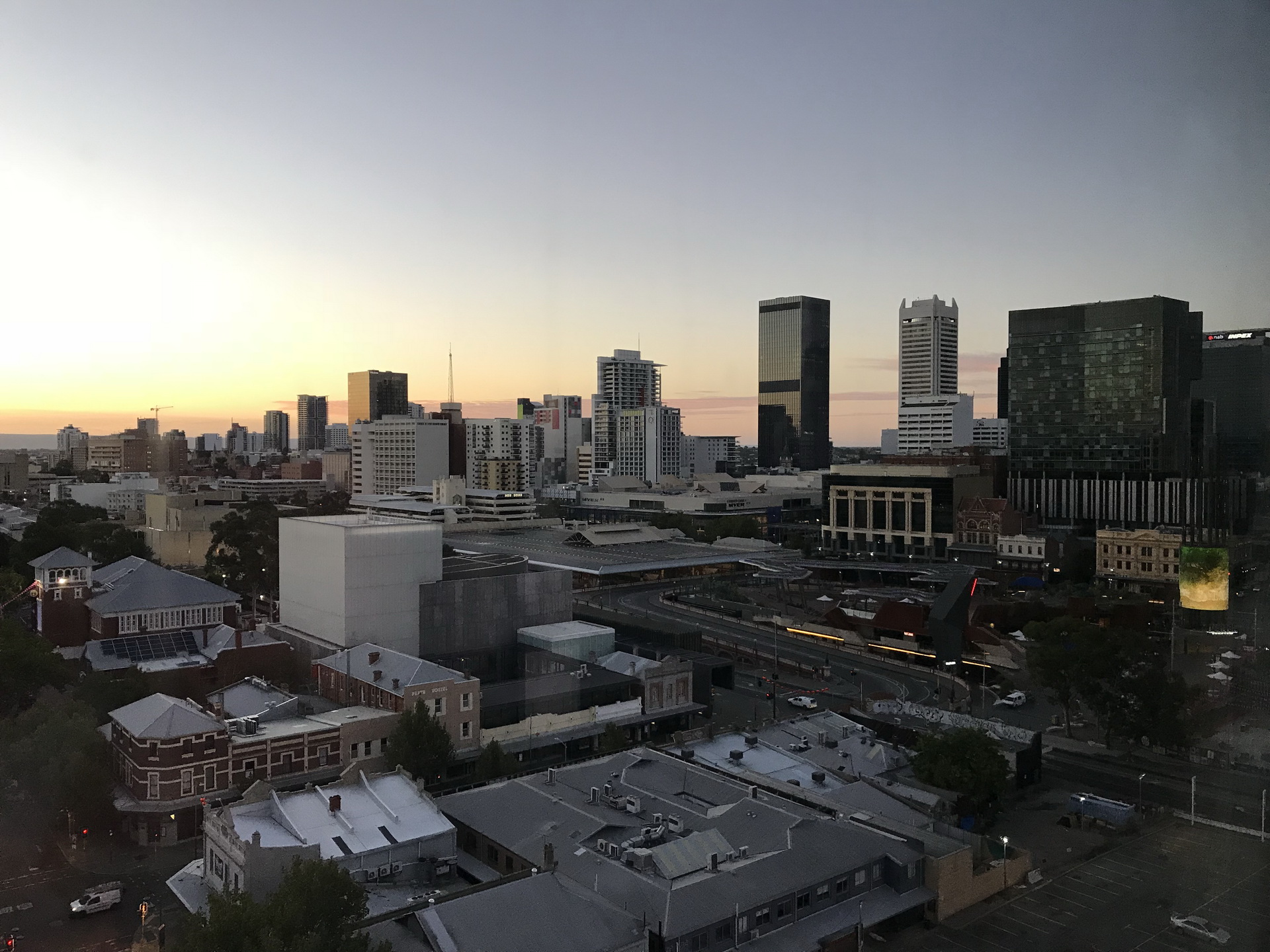 ����� ������ ���� (���������) - ������������� ������� � ������. Perth Australia is combination of old and new